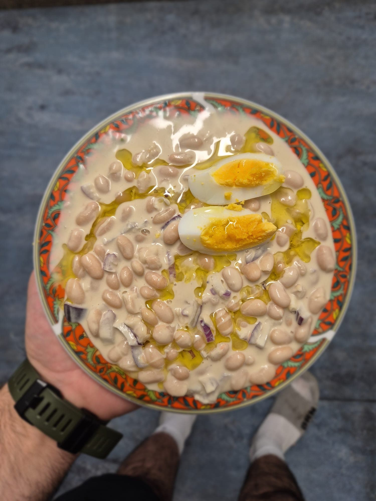 Turkish bean salad with onions and parsley