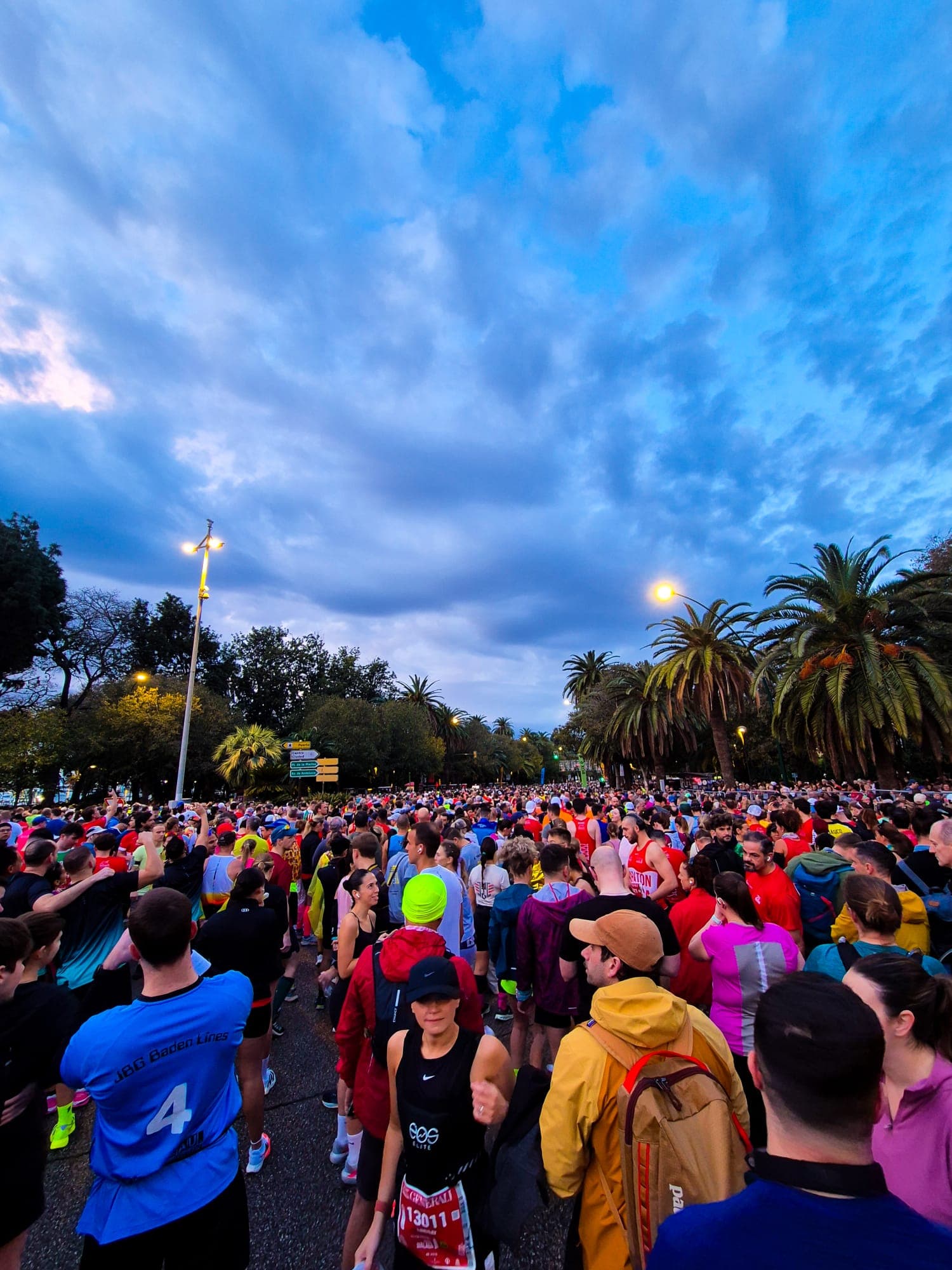 Runners waiting at the Málaga half marathon start line.